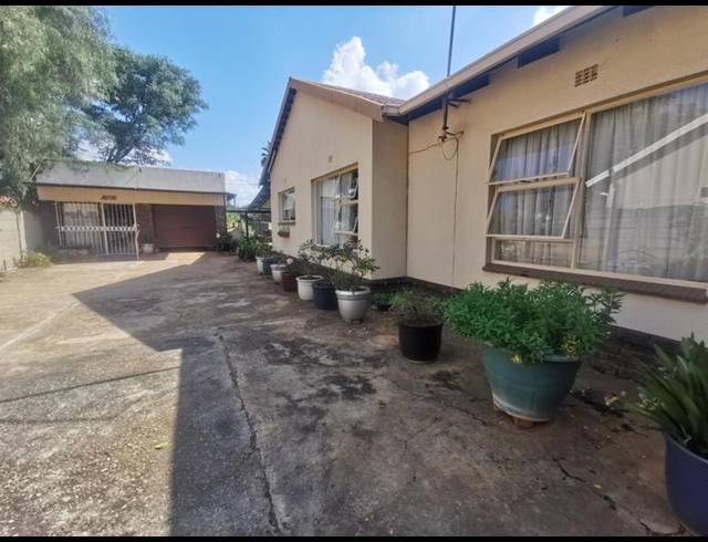4 BEDROOM HOUSE FOR SALE IN GOLF PARK